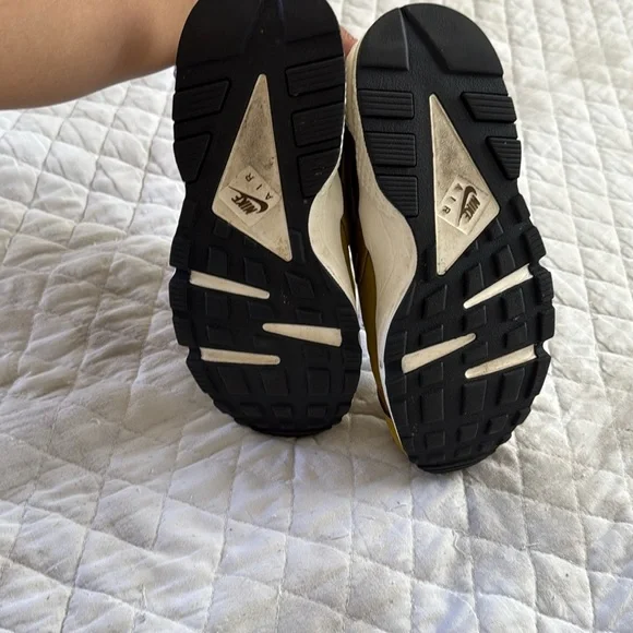 Nike Bronzine Huarache Sneakers - Picture 9 of 9